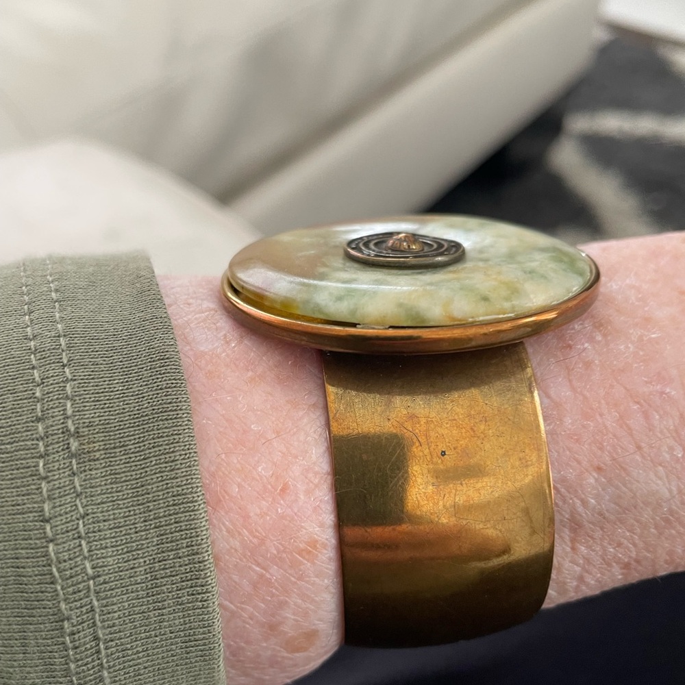 Jan Michaels designer original 80's vintage Serpentine Stone brass cuff 2-1/2"